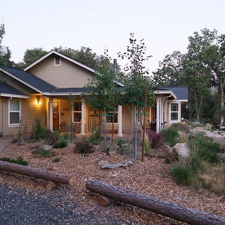 לינה וארוחת בוקר גרובלנד Red Tail Ranch מראה חיצוני תמונה