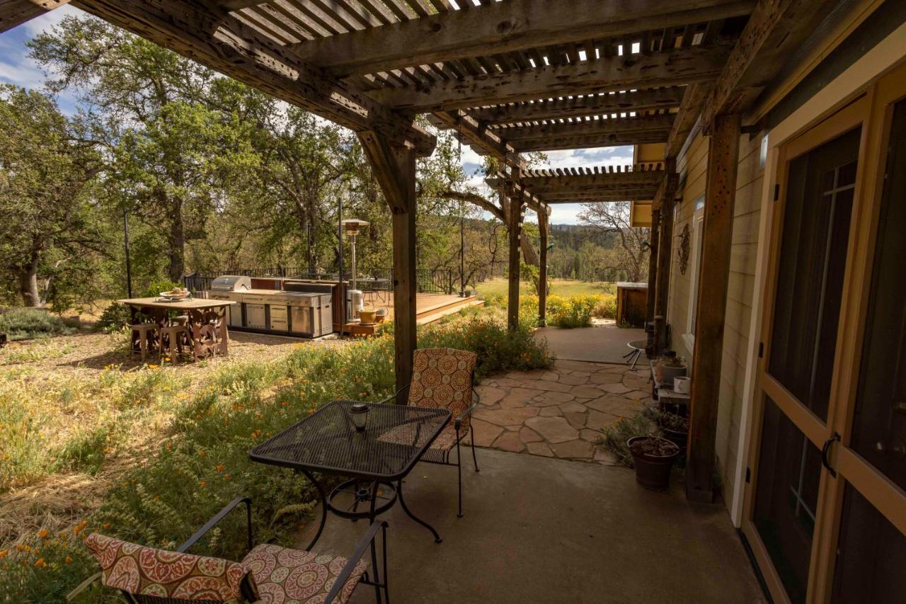 לינה וארוחת בוקר גרובלנד Red Tail Ranch מראה חיצוני תמונה