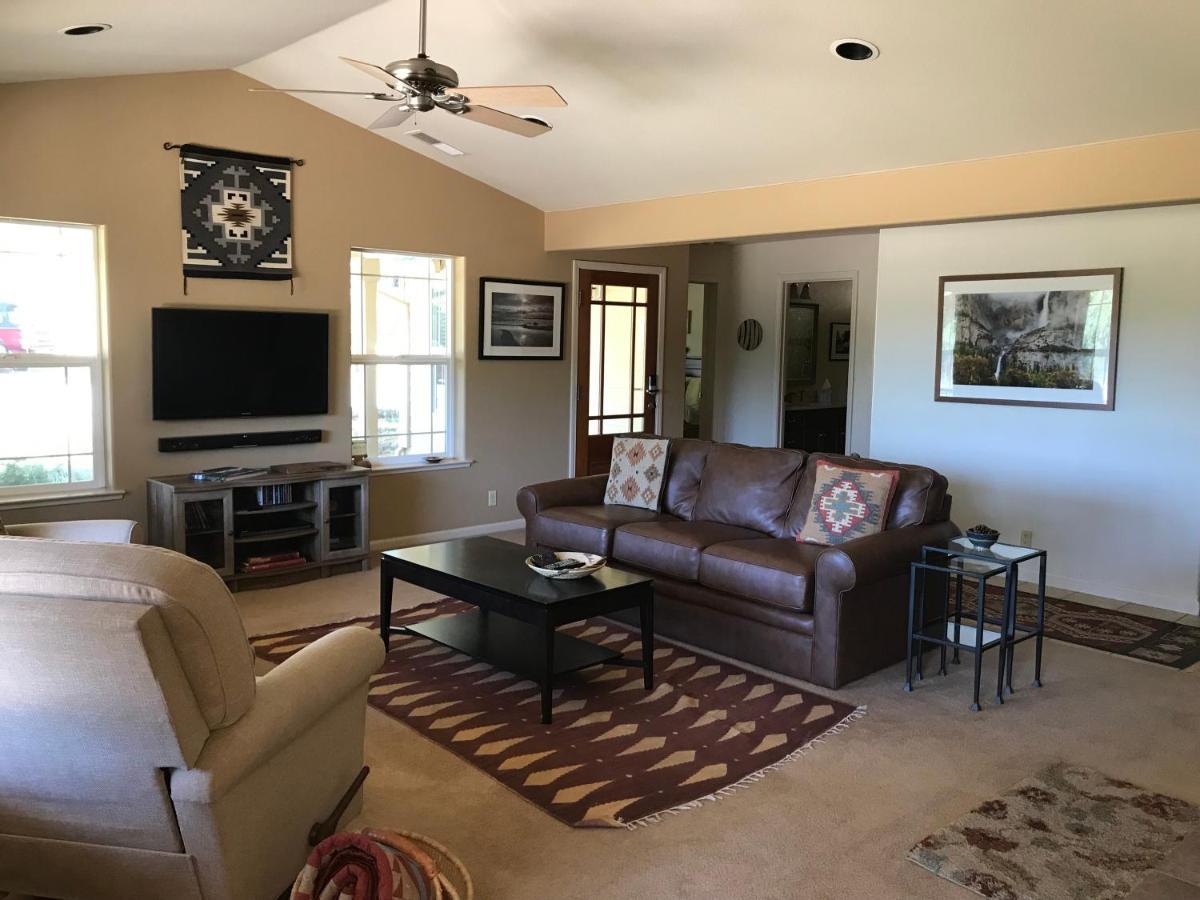 לינה וארוחת בוקר גרובלנד Red Tail Ranch מראה חיצוני תמונה